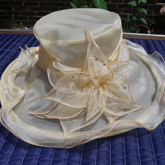 Gabriel Amar Designer Hat for Frank Olive - Picture 7 of 8